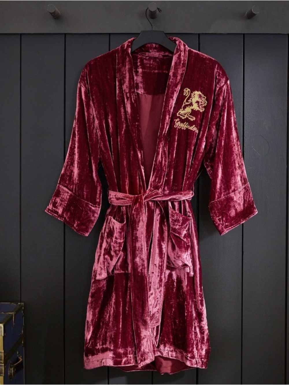 Pottery Barn Teen Harry Potter Gryffindor Burgundy Velvet Embroidered Robe